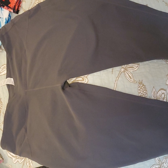 Capris - Picture 4 of 10